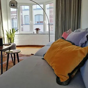 Large 800m From The 90 Square Meters Appartement Oostende